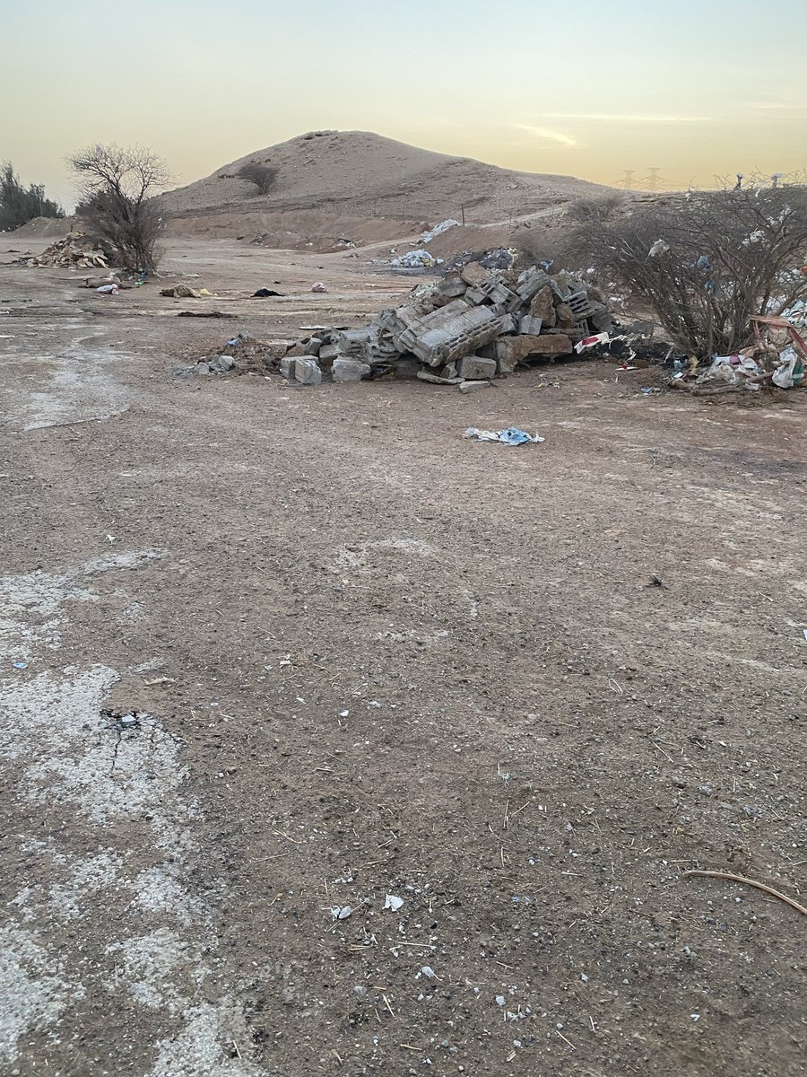 Mds236's tweet photo. مكب المخلفات جديد الحاير

اهل الحاير الذين في الدهو يعانون من اصحاب الحاويات المخالفه التى تكب في احد اودية الدهو
خلف احدى المزارع وبعض اهل الحاويات يكب على الطريق الزراعي لكي لايدفع100 ريال مماينتج التلوث البصري.
اين المسوول اين البلديه https://t.co/jhIQ66vvxG