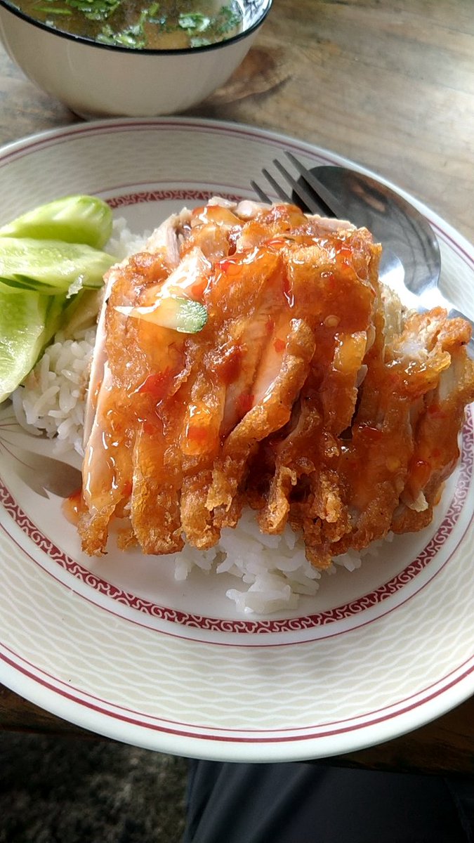 Netr_12345's tweet photo. เป็นกรดไหลย้อน แต่อดใจไม่ไหว😊
แถวนี้มีอะไรอร่อยกว่านี้มั้ย
#เทพารักษ์ https://t.co/vTefag5MTE