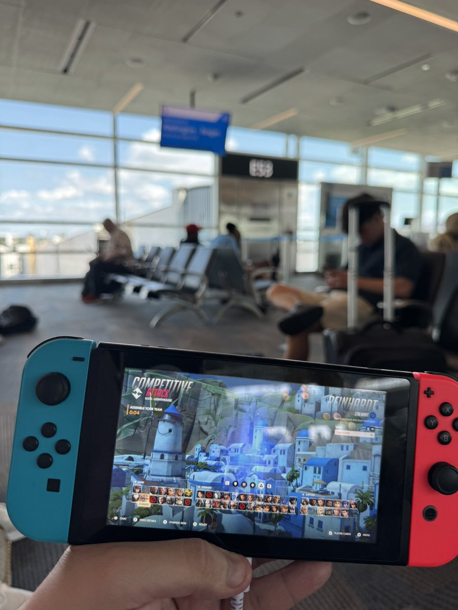 BmorgOW's tweet photo. just stomped a lobby as i wait to board my flight #cantstopgrinding https://t.co/8gEYUWeVM1