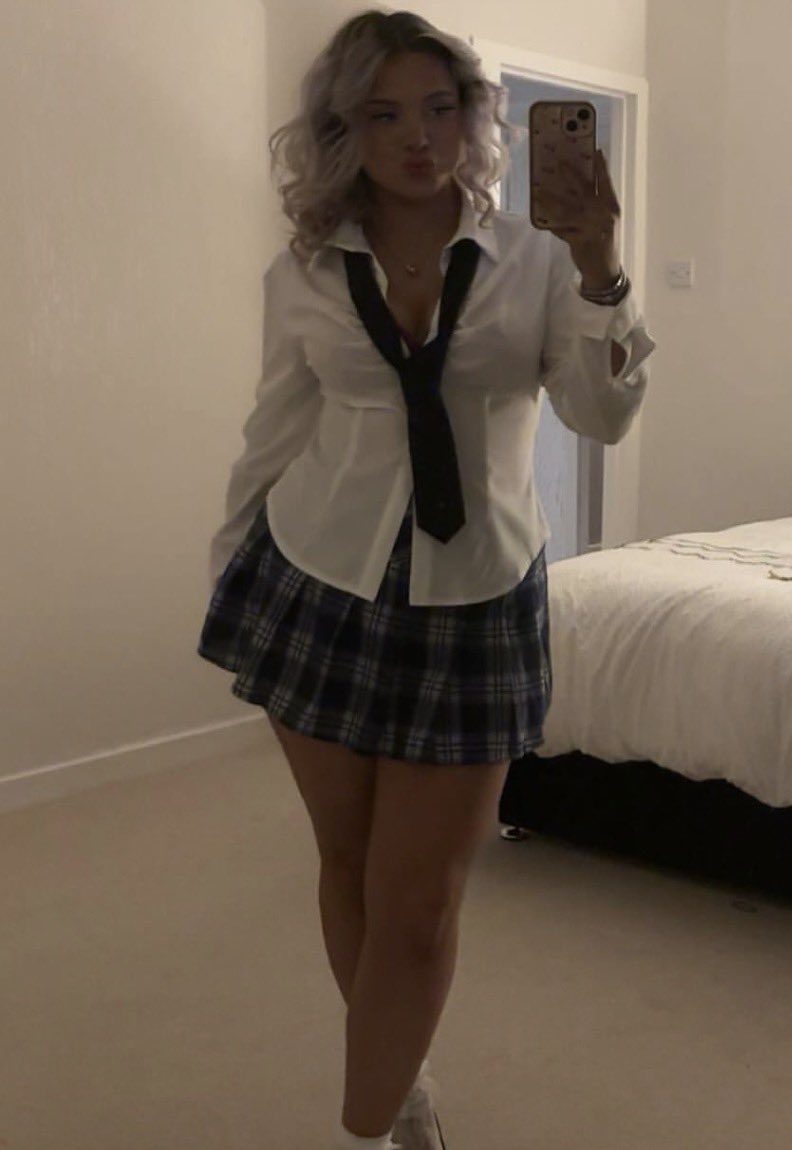 Goonermaxxin's tweet photo. Cmon losers it can’t be that hard to make a edged pent up cock blow for your slutty irl nn feet bikini heels #wankchat #wankbattle https://t.co/DWQHaBAS61
