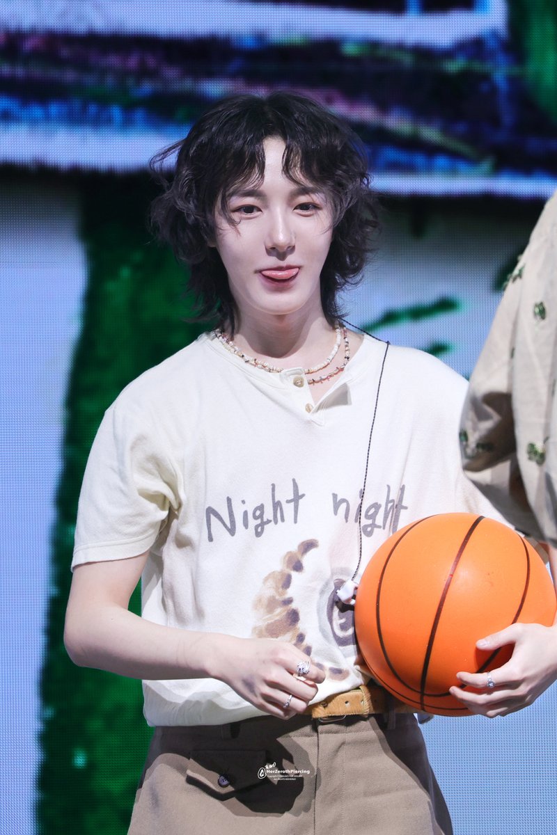 tddlged3223's tweet photo. 🏀
260725
#런쥔 #RENJUN #NCTDREAM https://t.co/BYaTYK5s2h