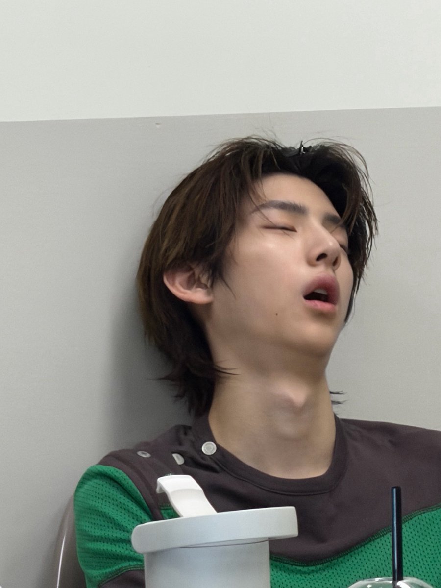 1oveucow's tweet photo. 엉현아이거형이랑합의된거야? ㅠㅠ 개웃겨 https://t.co/mRQqbkNjzu