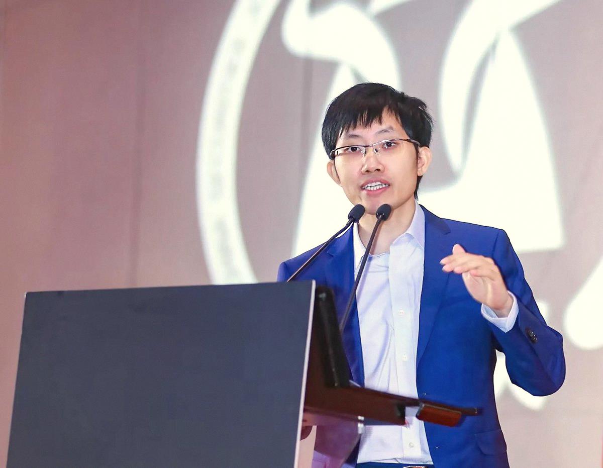 modongz's tweet photo. 【速報】DeepSeekは、CEOの非公開発言の漏洩に不満を示し、第2回の資金調達を中断し、投資家に契約へ署名しない方針を伝えた：BBG

梁文鋒CEOが投資家向けの非公開会合で語った経営方針やAI戦略が外部に漏洩。これにCEOが強く不満を示し、投資家に「現時点では契約に署名しない」と伝えたという。 https://t.co/psrSQsNmCt