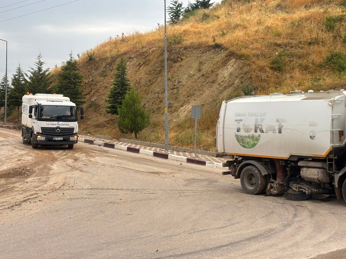 mkyazicioglutr's tweet photo. Tokat'ımızda yaklaşık 45 dakika etkili olan sağanak yağış, fırtına ve dolu sonrasında ekiplerimiz şehrimizin dört bir yanında tam kadro sahada çalışmalarını sürdürüyor.

Şehrimiz başta olmak üzere Türkiye'nin dört bir yanında ani gelişen yağış, fırtına ve dolu afetinden olumsuz etkilenen tüm vatandaşlarımıza geçmiş olsun dileklerimi iletiyor, olumsuz hava koşullarına karşı dikkatli ve tedbirli olmalarını önemle rica ediyorum. 

ALO 153 Beyaz Masa hattımızdan her türlü destek talebinde bulunabilirsiniz.

Rabbim devletimizi ve milletimizi her türlü afetten muhafaza eylesin. 🤲