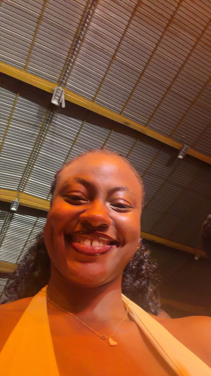 Snazzylee2 tweet picture