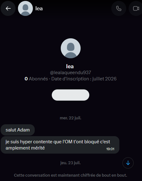 Hekapute_'s tweet photo. Par pitié ca fait 2 ANS que ce gros lard veut pas me lacher la veste 

DEUX ANS https://t.co/m543xd81ld