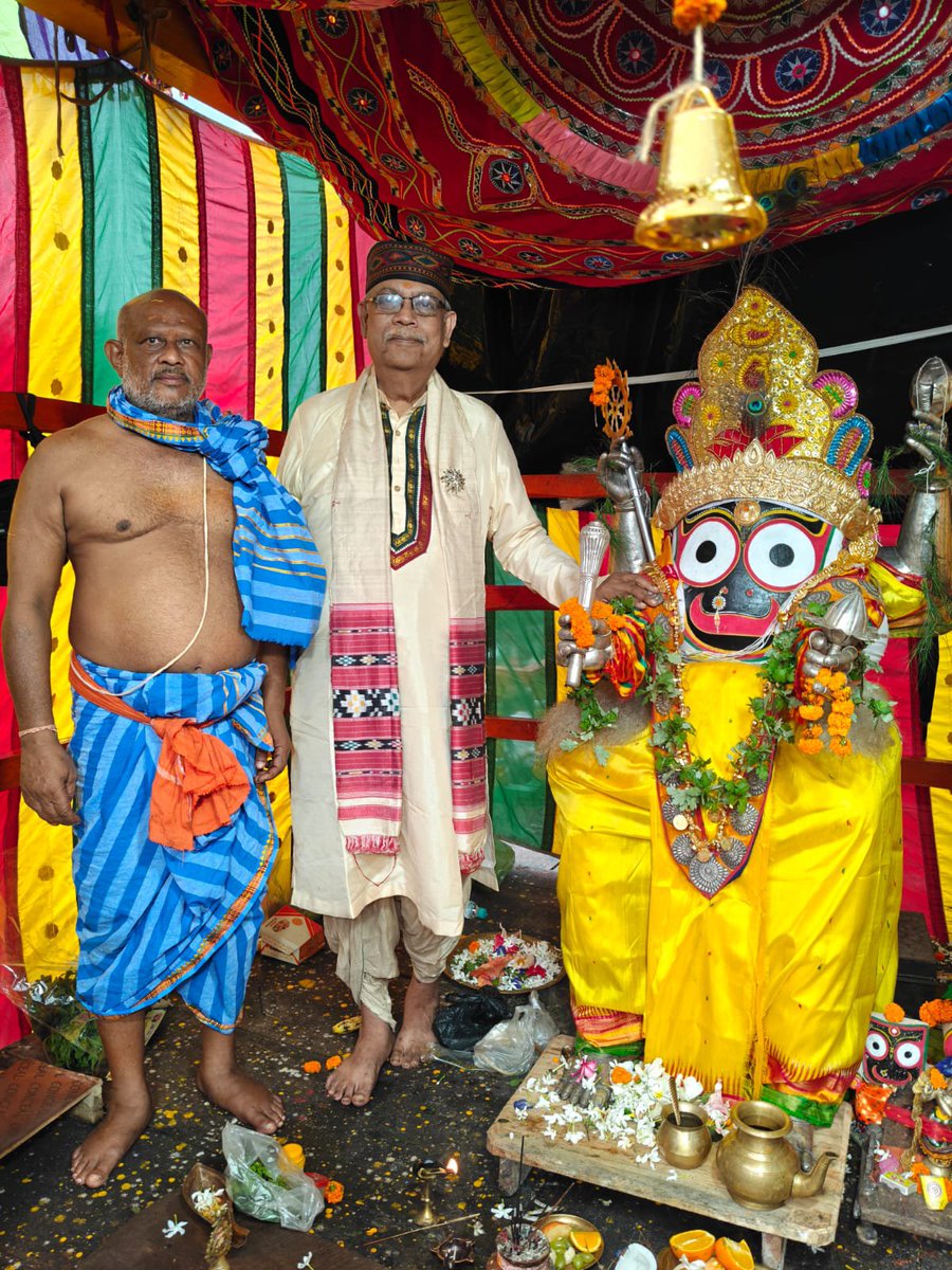 HindolPalace's tweet photo. #Sunabesa darshan of Lord #Jagannath atop his Chariot #Nandighosh at #Nizgarh #Hindol today 25.07.2026
#DadhiBamanJeu #AnantNarayanJeu #BudhaGosainJeu #RathaJatra2026
PC: @Trinath1972 https://t.co/XFXLldxOS5
