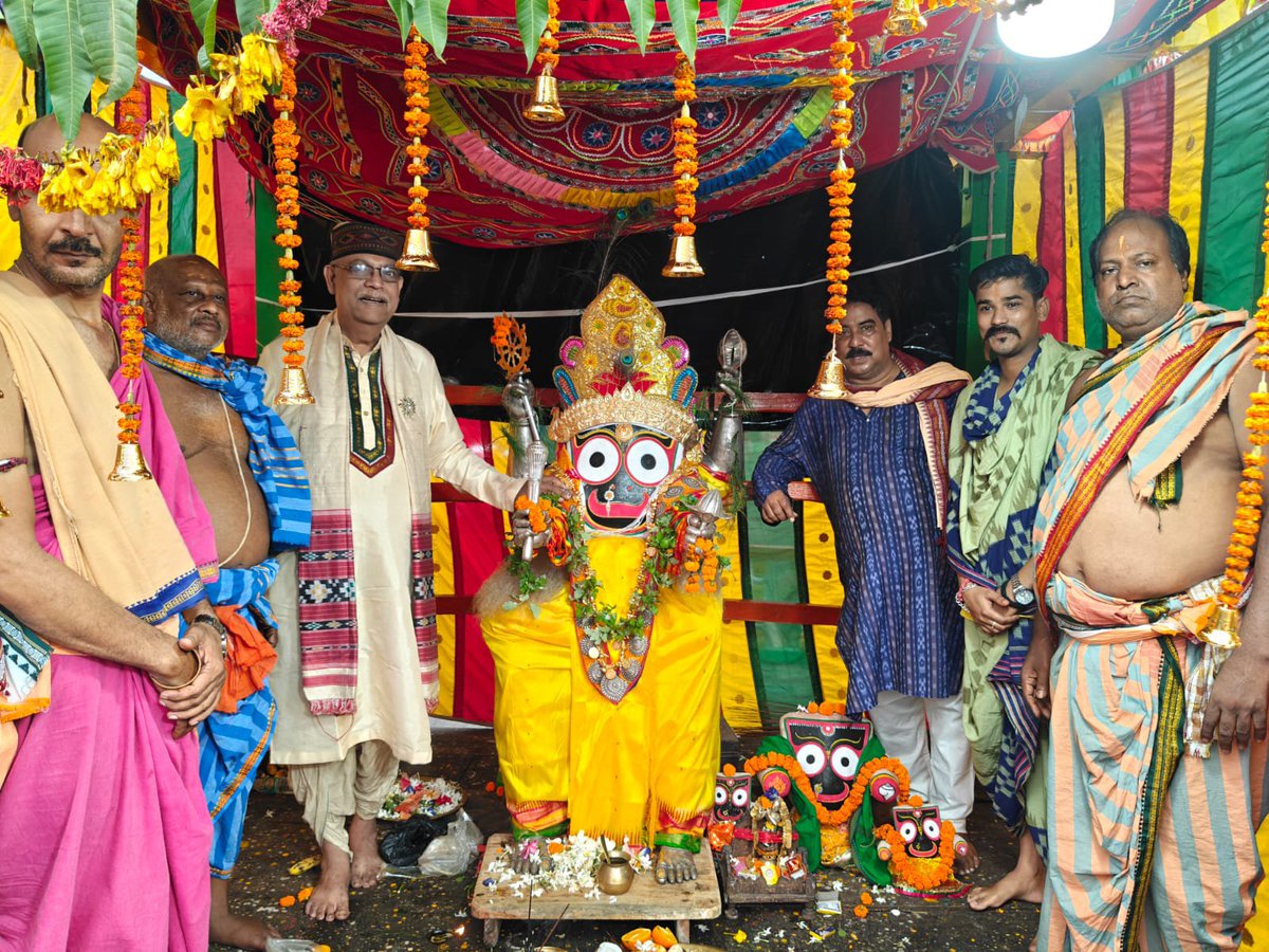 HindolPalace's tweet photo. #Sunabesa darshan of Lord #Jagannath atop his Chariot #Nandighosh at #Nizgarh #Hindol today 25.07.2026
#DadhiBamanJeu #AnantNarayanJeu #BudhaGosainJeu #RathaJatra2026
PC: @Trinath1972 https://t.co/XFXLldxOS5
