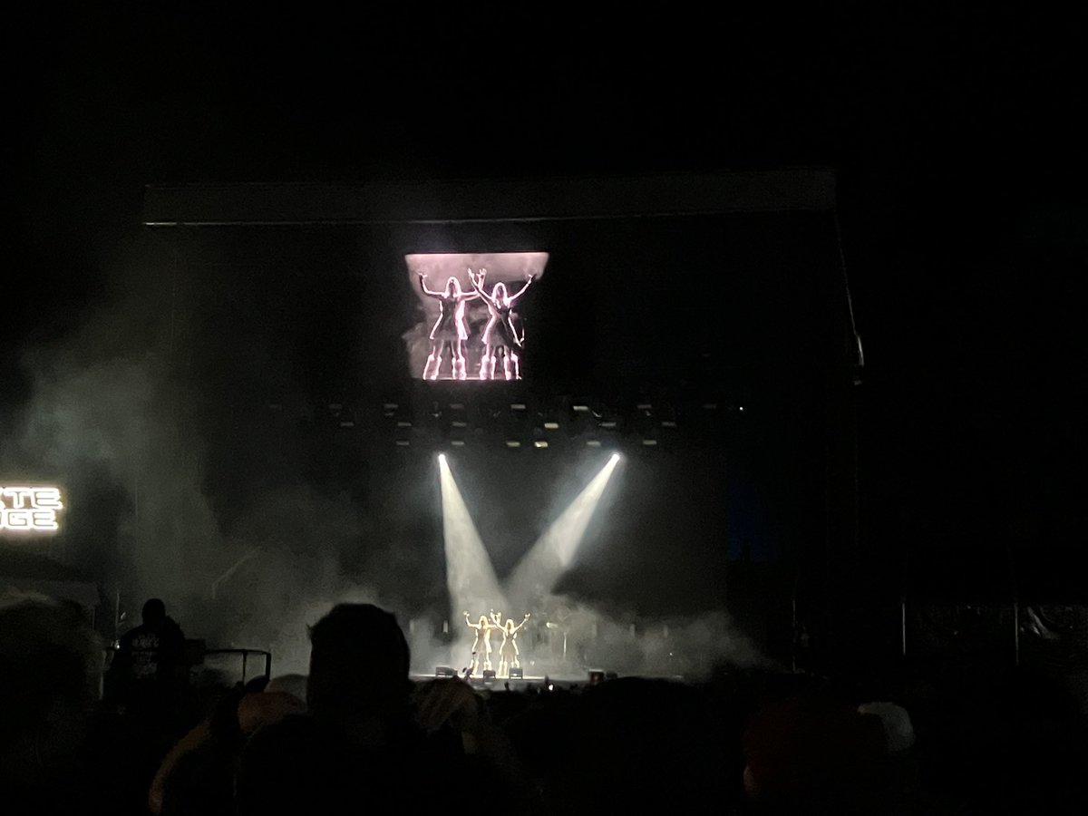 r_dummy's tweet photo. TOMORAめっちゃ盛り上がった！
Auroraちゃんボイスでケミブラの曲も聴けたし、これで２日目を無事締められそう…！ https://t.co/spDMP0WNVo