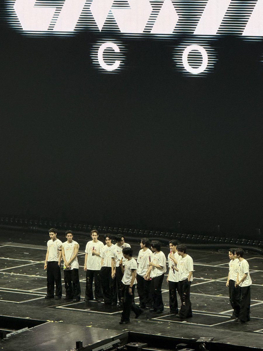 3240Ying's tweet photo. เก่งมากบัสอ้วร ภูมิใจว่ะ😘💕  พรุ่งนี้อีกวัน ฮึบๆ 💪#BUS_LIGHTASONE_𝙳2 https://t.co/7MDlQMKE86