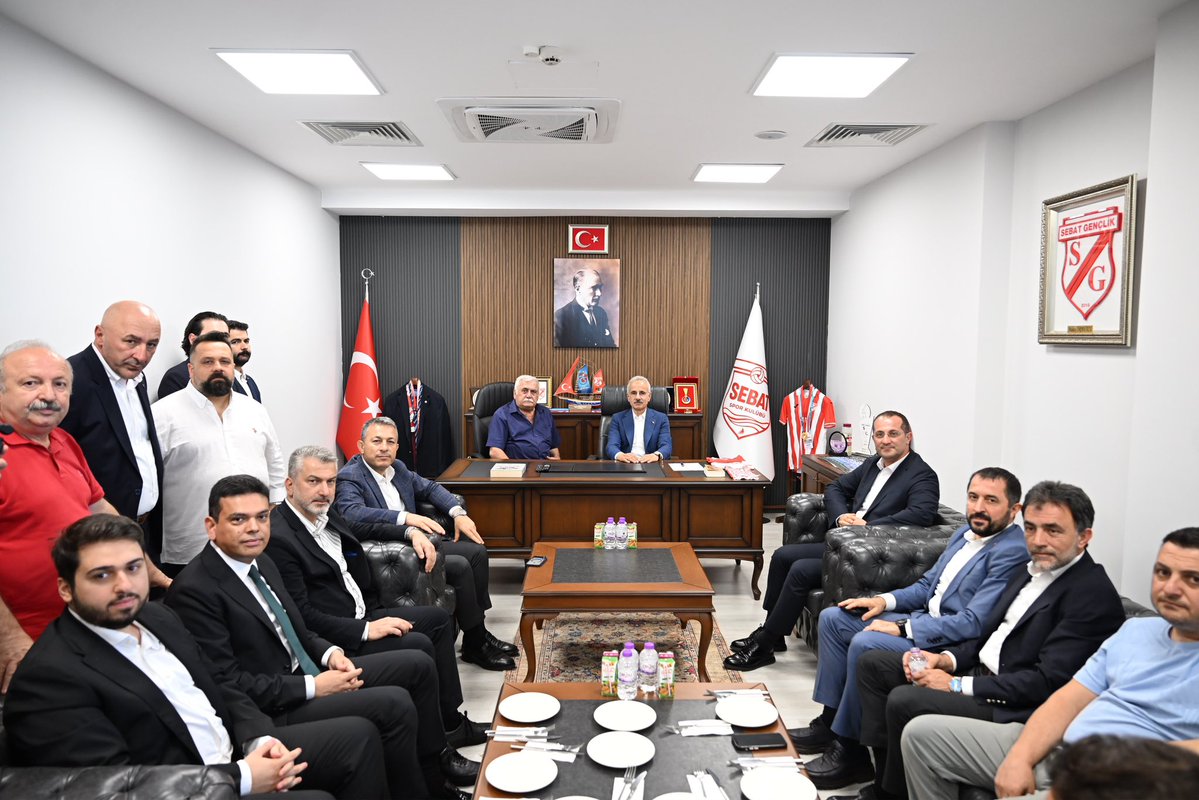 a_uraloglu's tweet photo. 📍Trabzon | Akçaabat

Köklü geçmişiyle Türk futboluna değer katan Sebat Gençlik Spor Kulübü’nü ziyaret ederek kulüp yöneticilerimizle bir araya geldik. ⚽

Şehrimizin spor kültürüne katkı sunan, gençlerimizin azim ve başarısına rehberlik eden kulübümüze gönülden başarılar diliyorum. 🤝

#TürkiyeHızlanıyor 🇹🇷