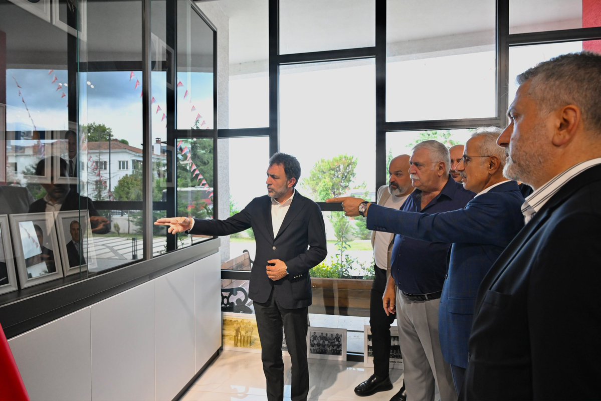 a_uraloglu's tweet photo. 📍Trabzon | Akçaabat

Köklü geçmişiyle Türk futboluna değer katan Sebat Gençlik Spor Kulübü’nü ziyaret ederek kulüp yöneticilerimizle bir araya geldik. ⚽

Şehrimizin spor kültürüne katkı sunan, gençlerimizin azim ve başarısına rehberlik eden kulübümüze gönülden başarılar diliyorum. 🤝

#TürkiyeHızlanıyor 🇹🇷