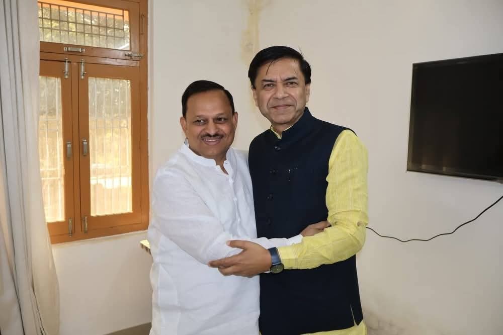 irameshawasthi's tweet photo. लोकसभा देवरिया से मा०सांसद श्री शशांक मणि जी को जन्मदिन की हार्दिक बधाई एवं अनंत शुभकामनाएं।

प्रभु श्री राम से आपके स्वस्थ, सुखी, दीर्घायु और यशस्वी जीवन की कामना करता हूं।

@shashankmanibjp https://t.co/DUdlufTz9o