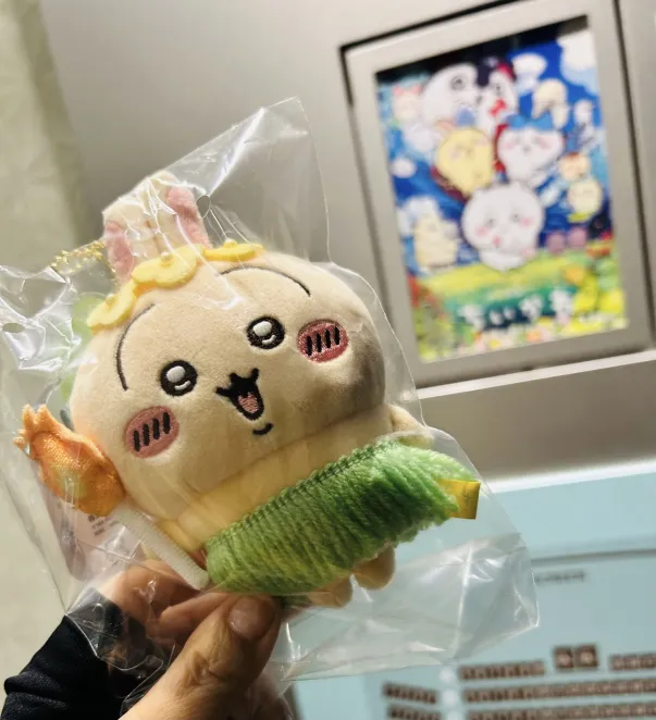 Gomarz's tweet photo. そういえば今日見てきました♡　最高に面白かったっです　入場者特典はうさぎで大当たり～♡　島二郎エプロン買おうか迷ったｗ　#ちいかわ https://t.co/P40QEEd74a