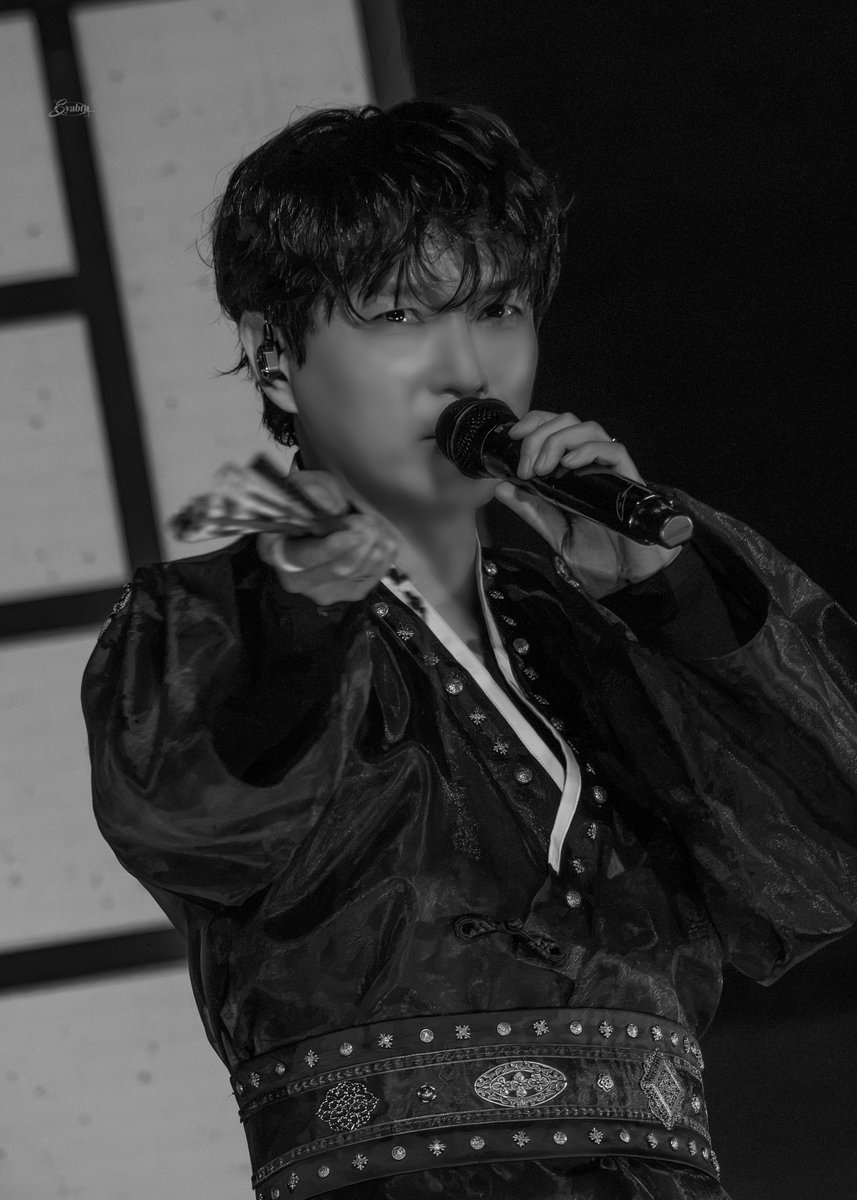 syabto1's tweet photo. 260725 THE LEGACY: SYMPHONY ENCORE 토요일 - 배두훈  

범을 잡는다고
거드럭대다가 목숨을 잃었소만

#배두훈 #BAEDOOHOON #forestella https://t.co/4PKfKu8WY5