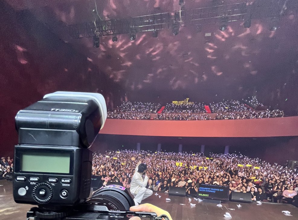 hzpinkk's tweet photo. from wondering if he could sell out all the tickets of his viva cafe gig to selling out every ticket for his first ever major concert. what a journey it has been for you, @itswilbertross 🥹🧡 https://t.co/WRupdMp4lF