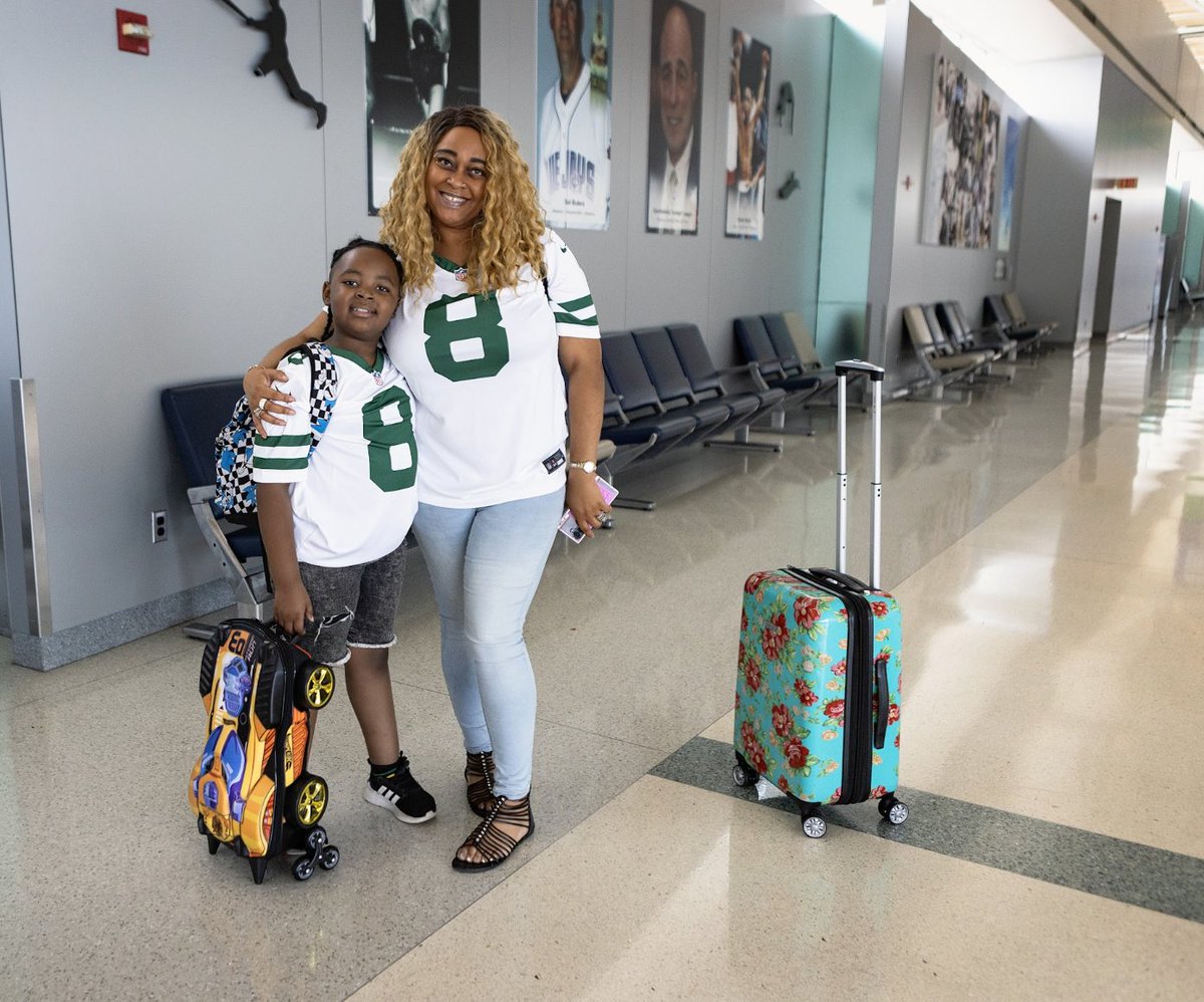 LIMacArthur's tweet photo. We love to see families traveling at ISP! We aim to make the experience easy & enjoyable, so you can make happy memories. No stress. No hassles. #onlyatisp #flymacarthur #travelfinds #familytravel #longislandny @10Best https://t.co/biYyvpAaSe