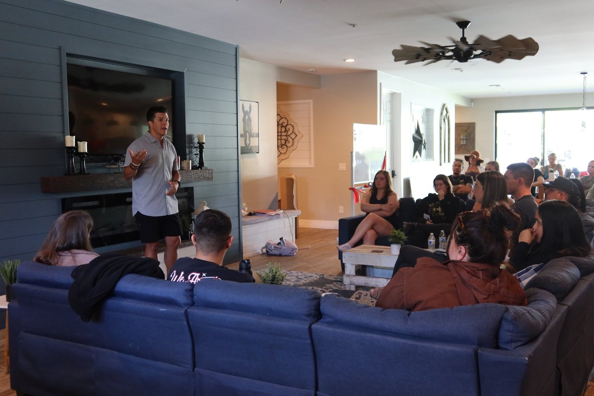 fflinspiregroup's tweet photo. We love the community in industry. So many leaders are always looking for new ways to inspire new agents. 🔥
#ffl #familyfirstlife #inspiregroup #lifeinsurance #sales https://t.co/3WqiyGz0kE