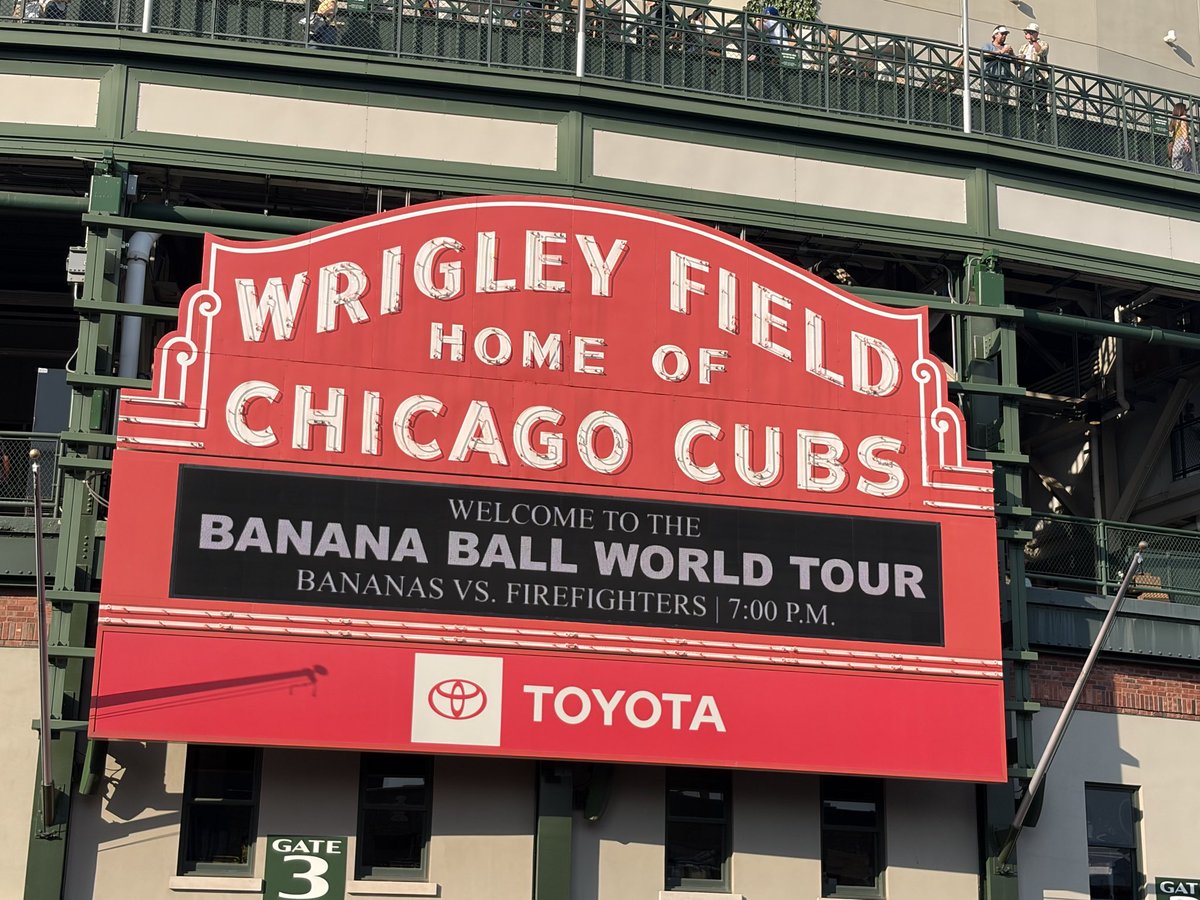 woods_chuck's tweet photo. Banana 🍌 Ball at Wrigley, fun times on Friday night 🥎 https://t.co/4lL7UtvQg7