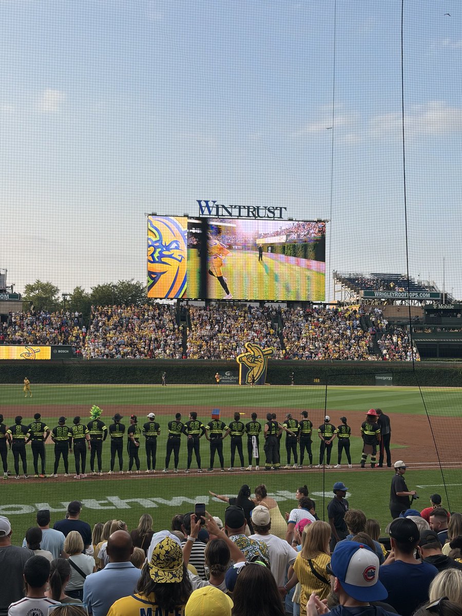 woods_chuck's tweet photo. Banana 🍌 Ball at Wrigley, fun times on Friday night 🥎 https://t.co/4lL7UtvQg7