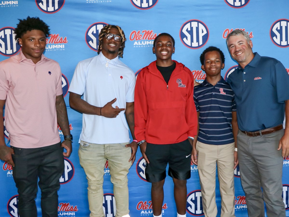 OleMissAlumni's tweet photo. ⭐️ #HottyToddy from our Texas Rebs! Check out pics from this year’s Dallas Rebel Road Trip stop!

📸 https://t.co/IjdISV25AP

@grovecollectnil | @OleMissSports https://t.co/zqIMZQLGc6