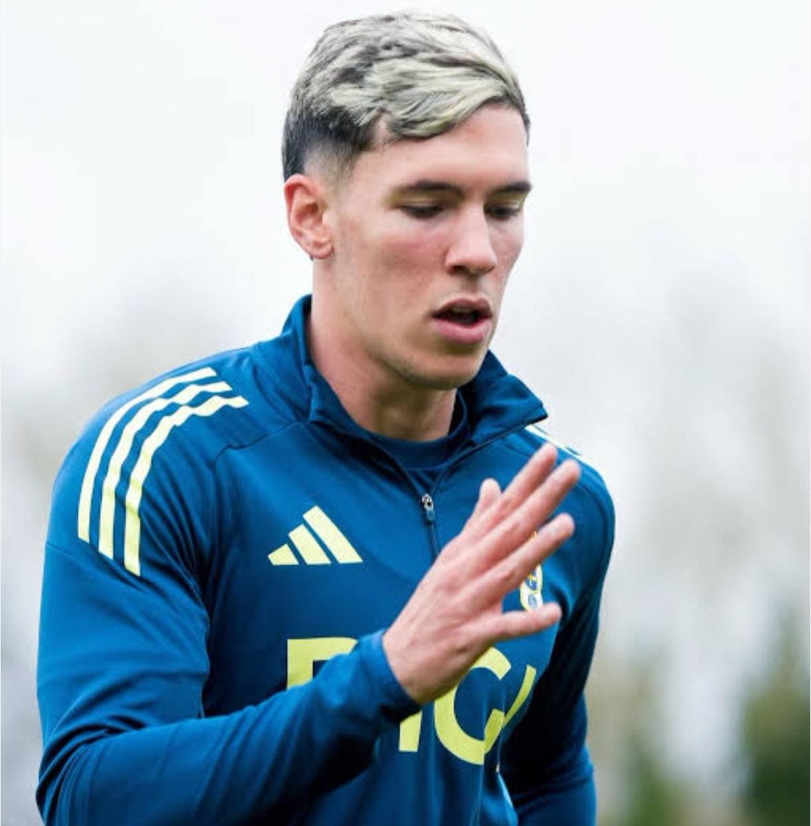 ApaixonadosG's tweet photo. THIAGO BORBAS CHEGANDO EM BH!
​O Atlético confirmou que o centroavante uruguaio Thiago Borbas (24 anos) desembarca na capital mineira neste sábado (25), às 18h30.
​Ele fará os exames médicos e assinará o contrato por empréstimo (com opção de compra). https://t.co/OlXPGAHYdd