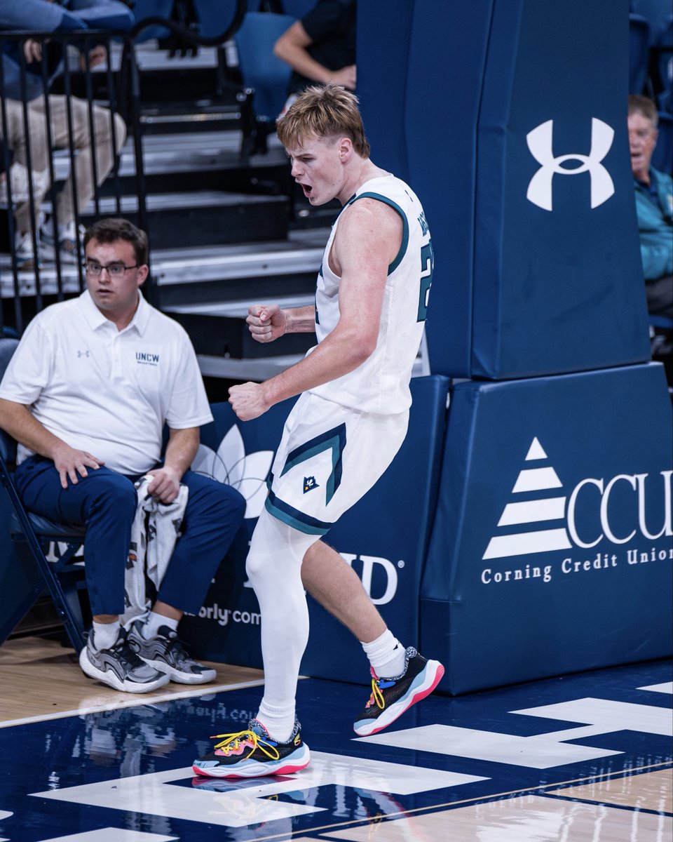 uncwmenshoops's tweet photo. Chaos returns in 100 days⏳🌩️

#ColiseumOfChaos | #BleedTeal https://t.co/Gy8xRhjD6b