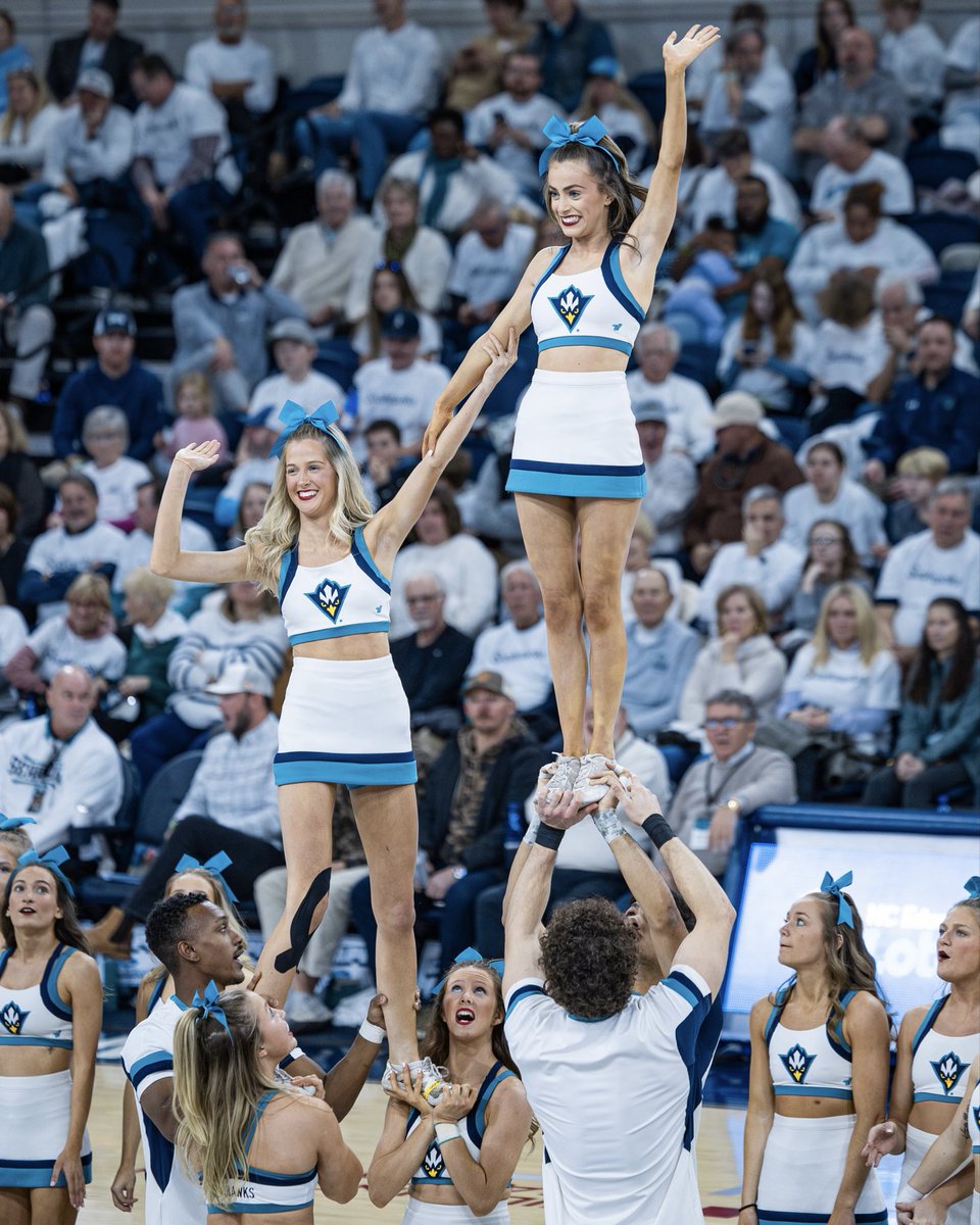 uncwmenshoops's tweet photo. Chaos returns in 100 days⏳🌩️

#ColiseumOfChaos | #BleedTeal https://t.co/Gy8xRhjD6b