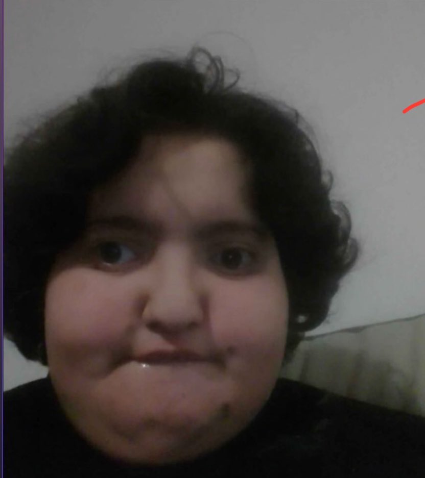 Hekapute_'s tweet photo. Par pitié ca fait 2 ANS que ce gros lard veut pas me lacher la veste 

DEUX ANS https://t.co/m543xd81ld