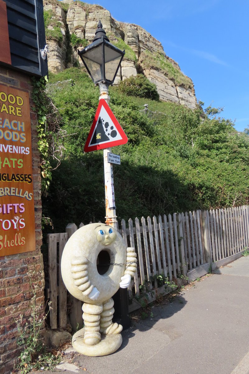 chrisbu03352910's tweet photo. #AlphabetChallenge #WeekCforCurves
#SadisticSaturday
Some sick folk in Sussex kidnapped and chained this innocent little doughnut fella in the most dangerous place their sick minds could find.π€¬
#FreeTheDoughnutOne!
πΈ https://t.co/wMGqk1bx1K