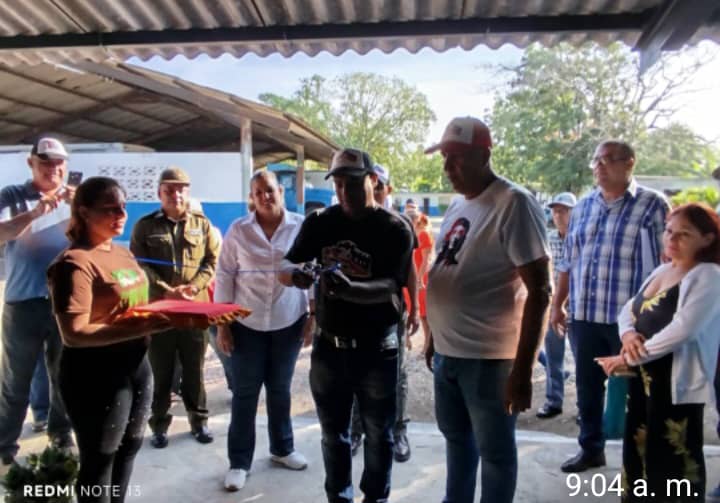 LorenzoOsbel's tweet photo. En la mañana visitamos  Jobabo para inaugurar obras y poner en funcionamiento los nuevos triciclos eléctricos que se le asignaron al municipio #SíSePuede #PorLasTunasLaVictoria #LasTunas https://t.co/y6RvIrYaMJ