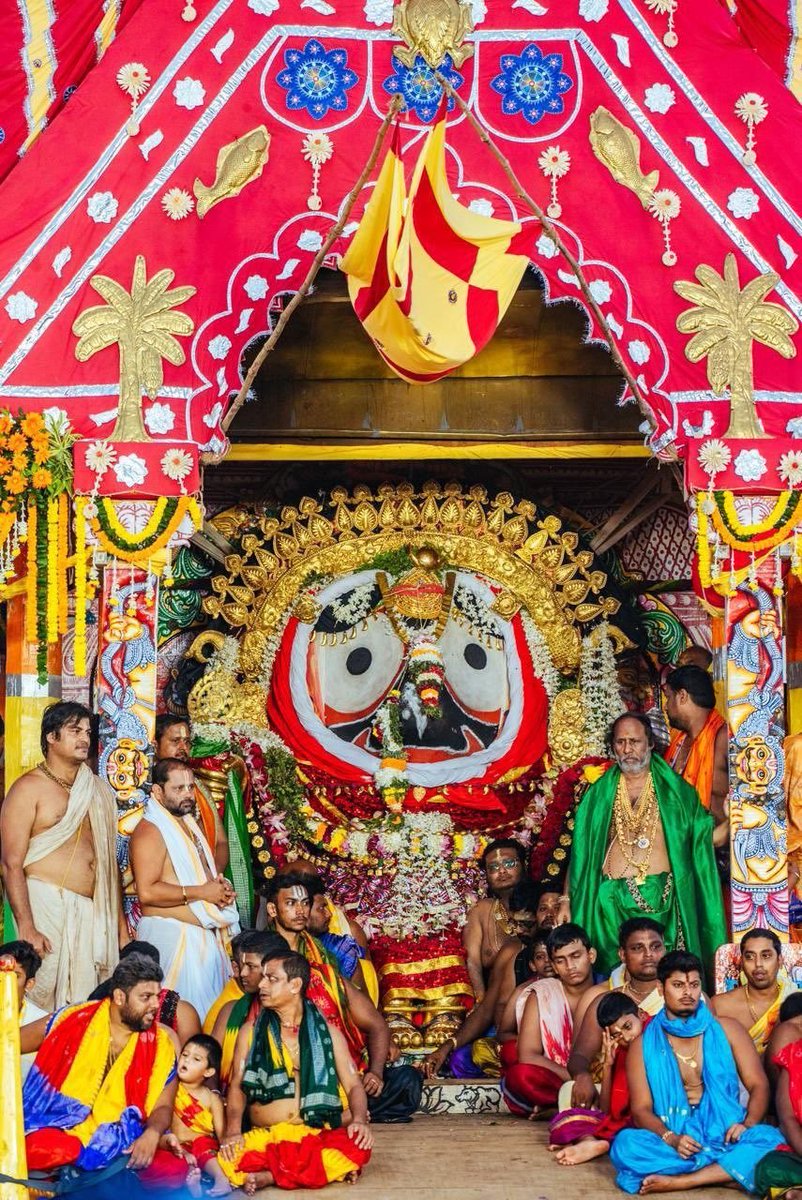 narayansuta's tweet photo. राजाधिराज🙏🏻 https://t.co/Vl0x6Nw7if