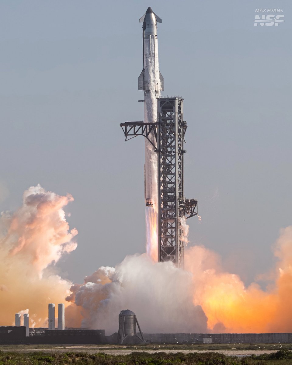 _MaxQ_'s tweet photo. If Starhopper could talk, I wonder what it’d say about how incredibly far teams have come since its first 20-meter hop, seven years ago today.

📸 - @NASASpaceflight https://t.co/a3HN5zwYq2