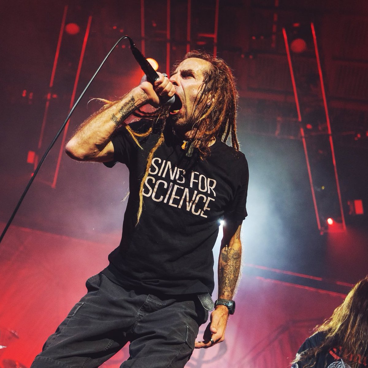 Kritikzine's tweet photo. Dün akşam İstanbul’da konser veren LAMB OF GOD vokalisti Randy Blythe, "İstanbul’da en sevdiğim şey kedileriniz!" https://t.co/nU0p8Lni6x
