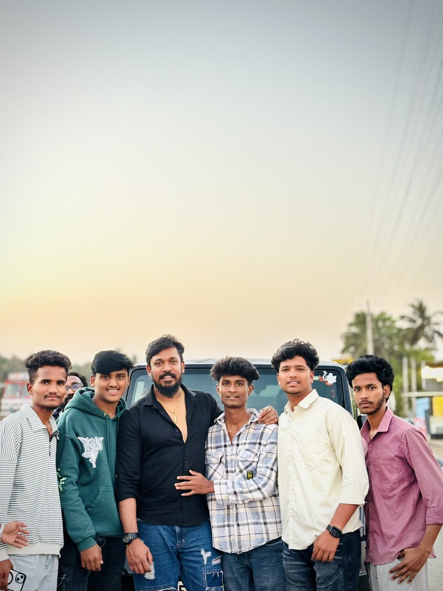AjayaKiccha_AKP's tweet photo. many more happy returns of the day #RajeevHanu Anna ❤️🫂🫶🥂
@RajeevHanu
@KicchaSudeep Forever 💗🫶
Team @KicchaNaAddaDvg 🚩
#KicchaFans #KingFans #Bonding #KicchaSudeep #AjayaKicchaPalegara #KicchaNaAddaDavanagere https://t.co/oK2gh7Qhg3