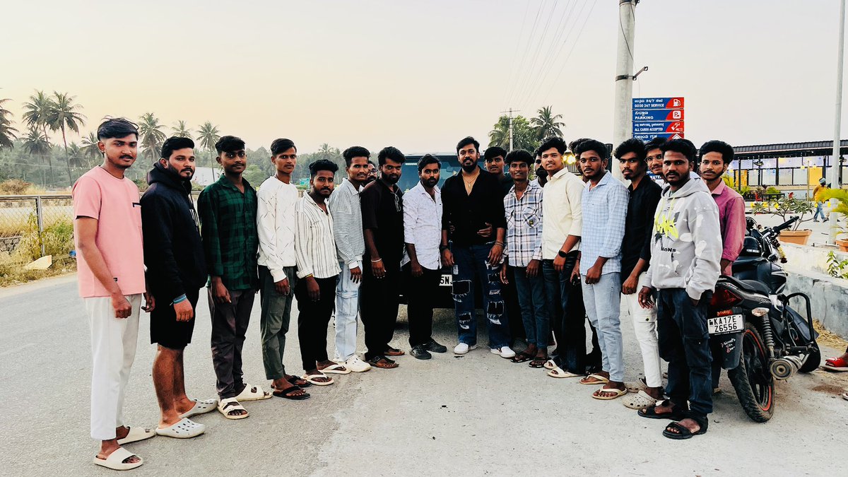 AjayaKiccha_AKP's tweet photo. many more happy returns of the day #RajeevHanu Anna ❤️🫂🫶🥂
@RajeevHanu
@KicchaSudeep Forever 💗🫶
Team @KicchaNaAddaDvg 🚩
#KicchaFans #KingFans #Bonding #KicchaSudeep #AjayaKicchaPalegara #KicchaNaAddaDavanagere https://t.co/oK2gh7Qhg3