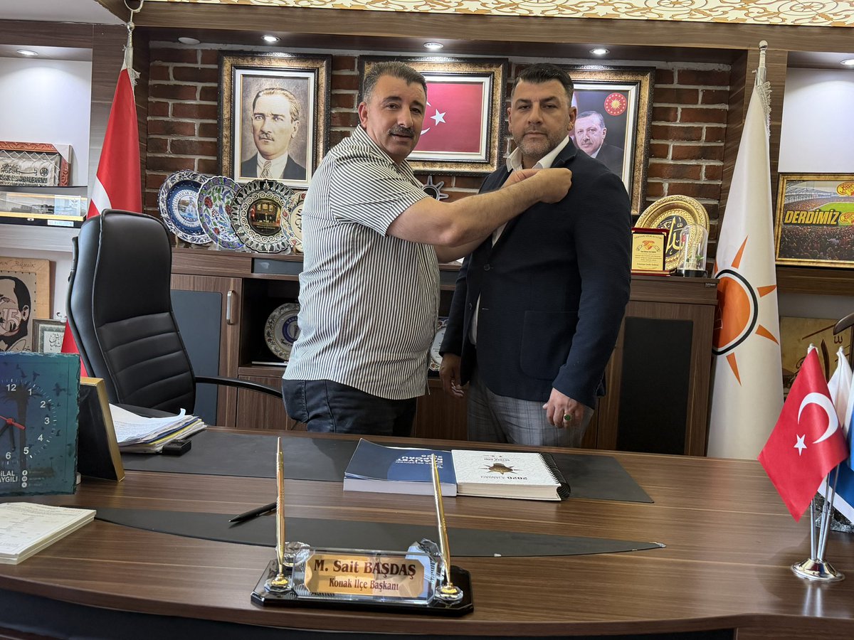 SAITBASDAS's tweet photo. 🇹🇷 AK PARTİ ailemiz büyümeye devam ediyor.

Osmanlı Ocakları 1299 izmir il Başkanı Serdar Başak ve Başkanvekili Mehmet Sabır Turşak, AK PARTİ’mize üye olarak kutlu davamıza güç kattılar.

Kendilerine hoş geldiniz diyor; birlik, beraberlik ve Türkiye Yüzyılı hedeflerimiz doğrultusunda birlikte yol yürümekten büyük memnuniyet duyuyoruz.

Birlikte daha güçlü, birlikte daha büyük Türkiye!