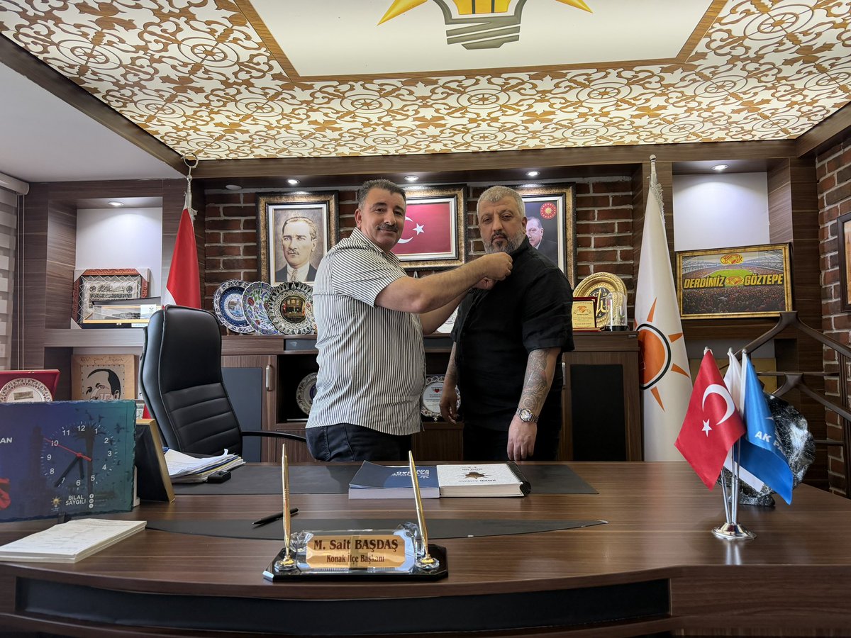 SAITBASDAS's tweet photo. 🇹🇷 AK PARTİ ailemiz büyümeye devam ediyor.

Osmanlı Ocakları 1299 izmir il Başkanı Serdar Başak ve Başkanvekili Mehmet Sabır Turşak, AK PARTİ’mize üye olarak kutlu davamıza güç kattılar.

Kendilerine hoş geldiniz diyor; birlik, beraberlik ve Türkiye Yüzyılı hedeflerimiz doğrultusunda birlikte yol yürümekten büyük memnuniyet duyuyoruz.

Birlikte daha güçlü, birlikte daha büyük Türkiye!