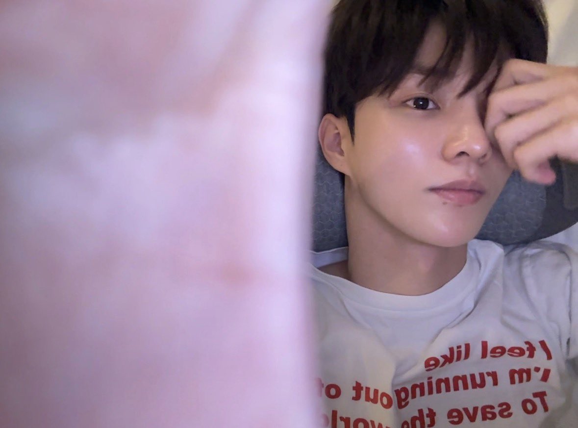 urntjq's tweet photo. 애기야감자마니머거 https://t.co/c3fvdxifRW