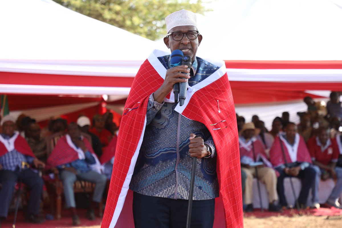 GovMohamudAli's tweet photo. Joined @HonAdenDuale , Cabinet Secretary for Health, fellow leaders and the Lorokushu (Nairo) community at the Nairo Education Fund drive in Karare. Together, we reaffirmed our commitment to expanding access to education and empowering future generations through opportunity. https://t.co/yzfXU1D9ir