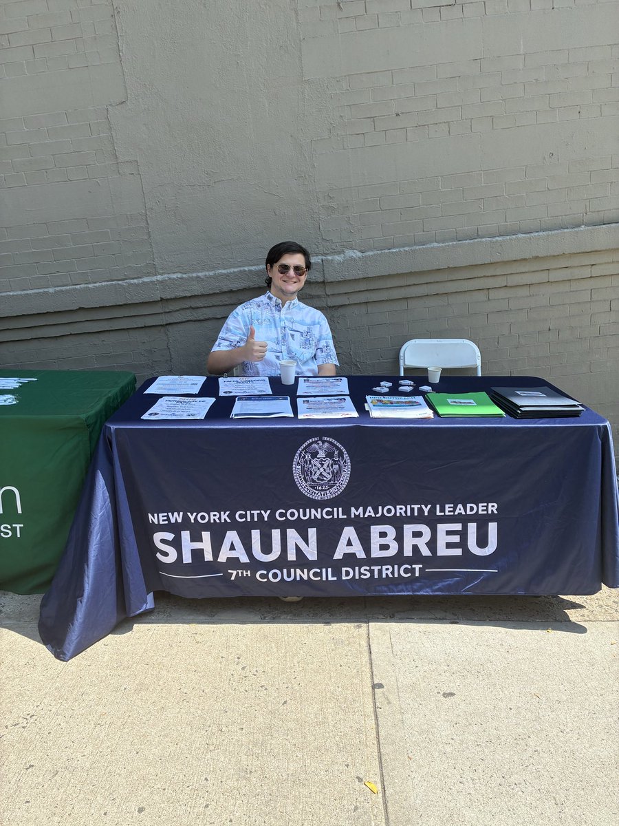 CMShaunAbreu's tweet photo. The sun is out and we’re shredding!

There’s still time to stop by Broadway and La Salle to securely dispose of your unwanted documents. We’ll be here until 1pm. 

Or catch us on Saturday, August 29, 10am - 1pm at West 114th Street and Broadway! https://t.co/cNuIuwLVvI