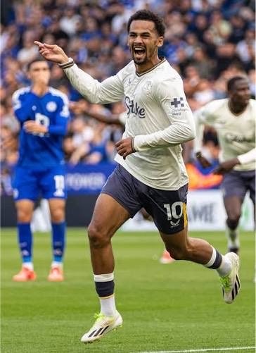 cribs270's tweet photo. Diomandé 🇨🇮19 ans, courtisé par Liverpool, Real, PSG

Iliman Ndiaye 🇸🇳40 ans, toujours bloqué à Everton après avoir flope à l’OM avec 0 but en 30 match https://t.co/zIqCGInxyK