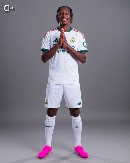 cribs270's tweet photo. Diomandé 🇨🇮19 ans, courtisé par Liverpool, Real, PSG

Iliman Ndiaye 🇸🇳40 ans, toujours bloqué à Everton après avoir flope à l’OM avec 0 but en 30 match https://t.co/zIqCGInxyK