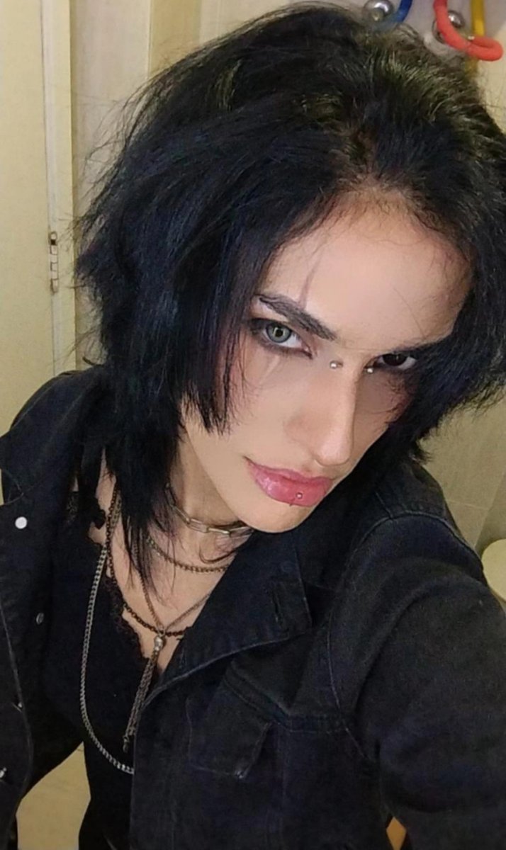 sylwenon's tweet photo. - scar to scar . . . 🐺

#LUNÉSelcaDay #LunéJidoriDay #andTEAM #NICHOLAS #LSD @andTEAM_members https://t.co/czxd2gwlo0