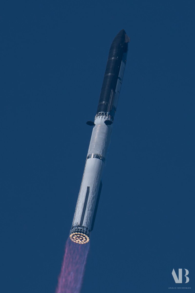 gatewaytomarz's tweet photo. Might be my clearest photo of Starship in flight to date. 

📷: Sony A7RV
Lens: Sony 200-600mm G https://t.co/if1MtyPofg