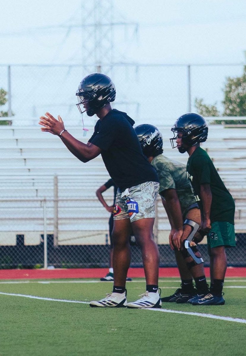 FBWO_'s tweet photo. 2028 QB Anthony Houston @Liant_6 
@CordovaWolvesFB 
6’1 195
Coaches come check this kid out. Live arm, loves the game, and is an absolute leader. https://t.co/G0Cx2U3xDa