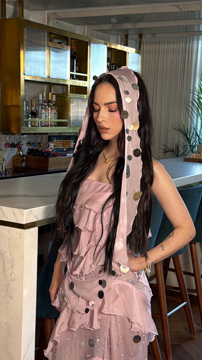 PatyCantu's tweet photo. Pon esta canción y de repente un montón de gente va a sentirse ofendida… será porque que les queda el saco no? 

Mood: tres veces (las que te voy a negar). Cortando los hilos de tu manipulación. Avisándote que no eres el juez de nadie. Mírate al espejo antes de señalar bebé. 
No te vuelvo a rezar. Rézanos tu.