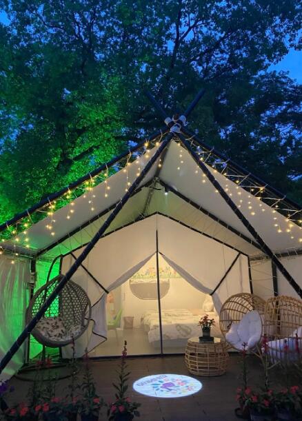 vsushinska's tweet photo. Just spent the most magical night under the stars, roasting marshmallows with friends and listening to crickets sing. Nothing beats this slow, cozy vibe away from the city noise. ， https://t.co/p8fqBXdeAq