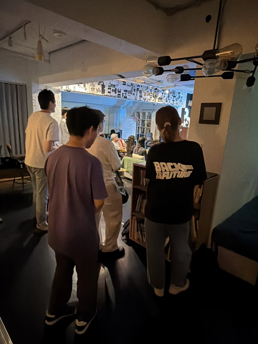 HirokiComedy's tweet photo. 世界は狭い。まさかの場所で先輩と繋がった。
それに上乗せ���てのタンオメ、はぴばでございます。リーチ一発ツモ満貫ドラドラ？麻雀やらないから詳しくは知りません。 https://t.co/ODse61E4yT