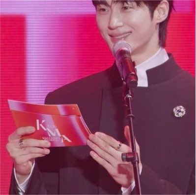 wooseoksyndrome's tweet photo. The Bvlgari ambassador with his bling 😮‍💨 https://t.co/QdbhRhKgnW